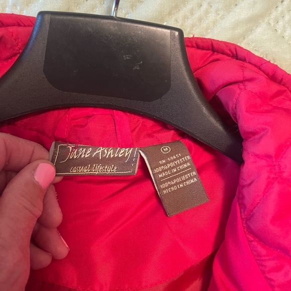 Bright Red Jane Ashley quilted coat. Lightweight - Picture 3 of 3